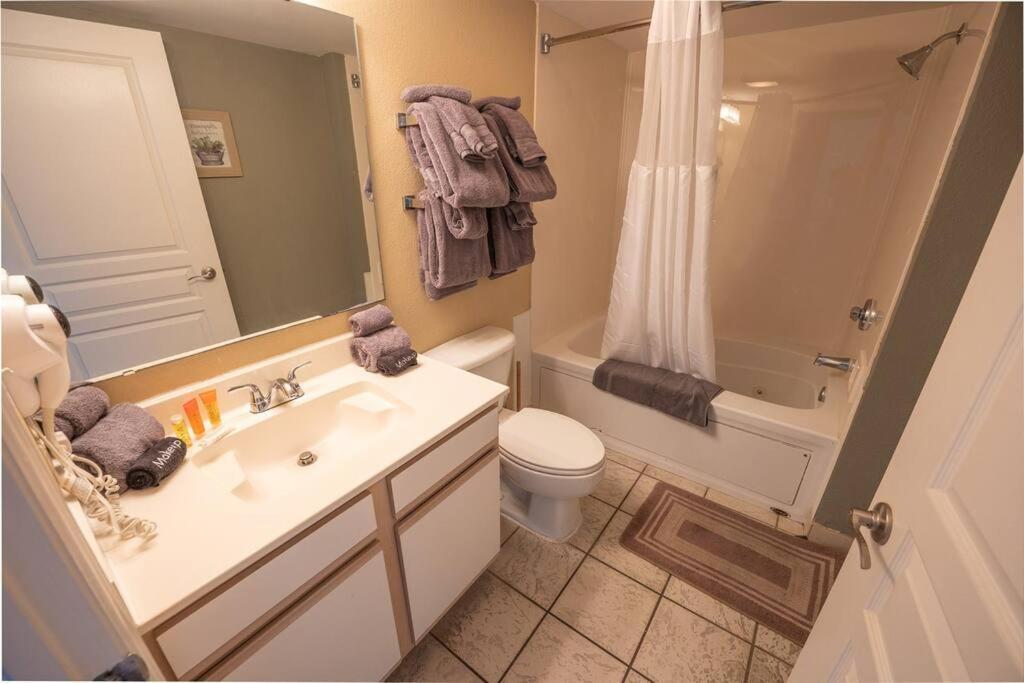 Hébergement de vacances Baywatch Renovated, Unobstructed Oceanfront Views!